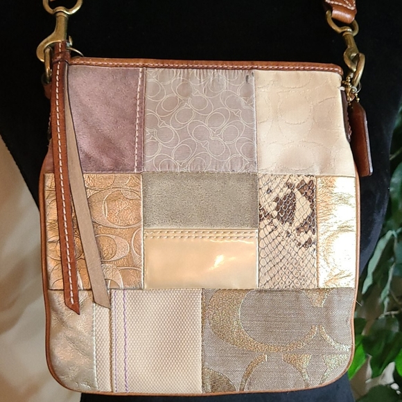 Signature Coach crossbody - Picture 8 of 8